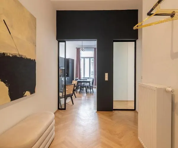 Josef's I Deluxe In Ideal Location *