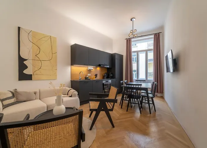 Josef's I Deluxe In Ideal Location